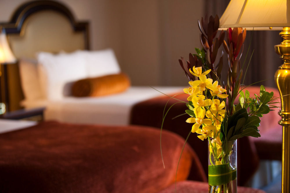 Warwick Hotel 4*